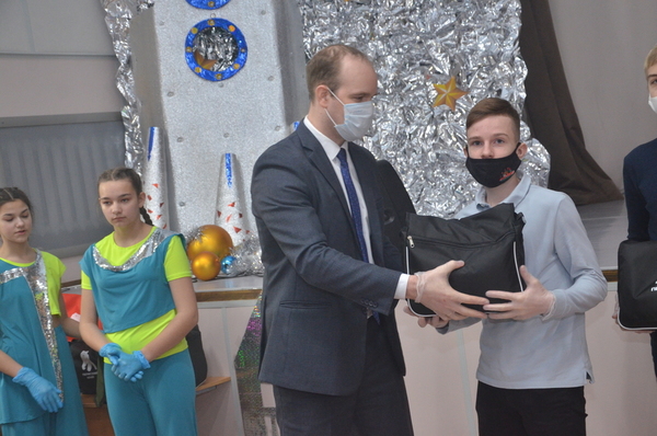 Лучших березниковских школьников пригласили на "космическую" ёлку губернатора